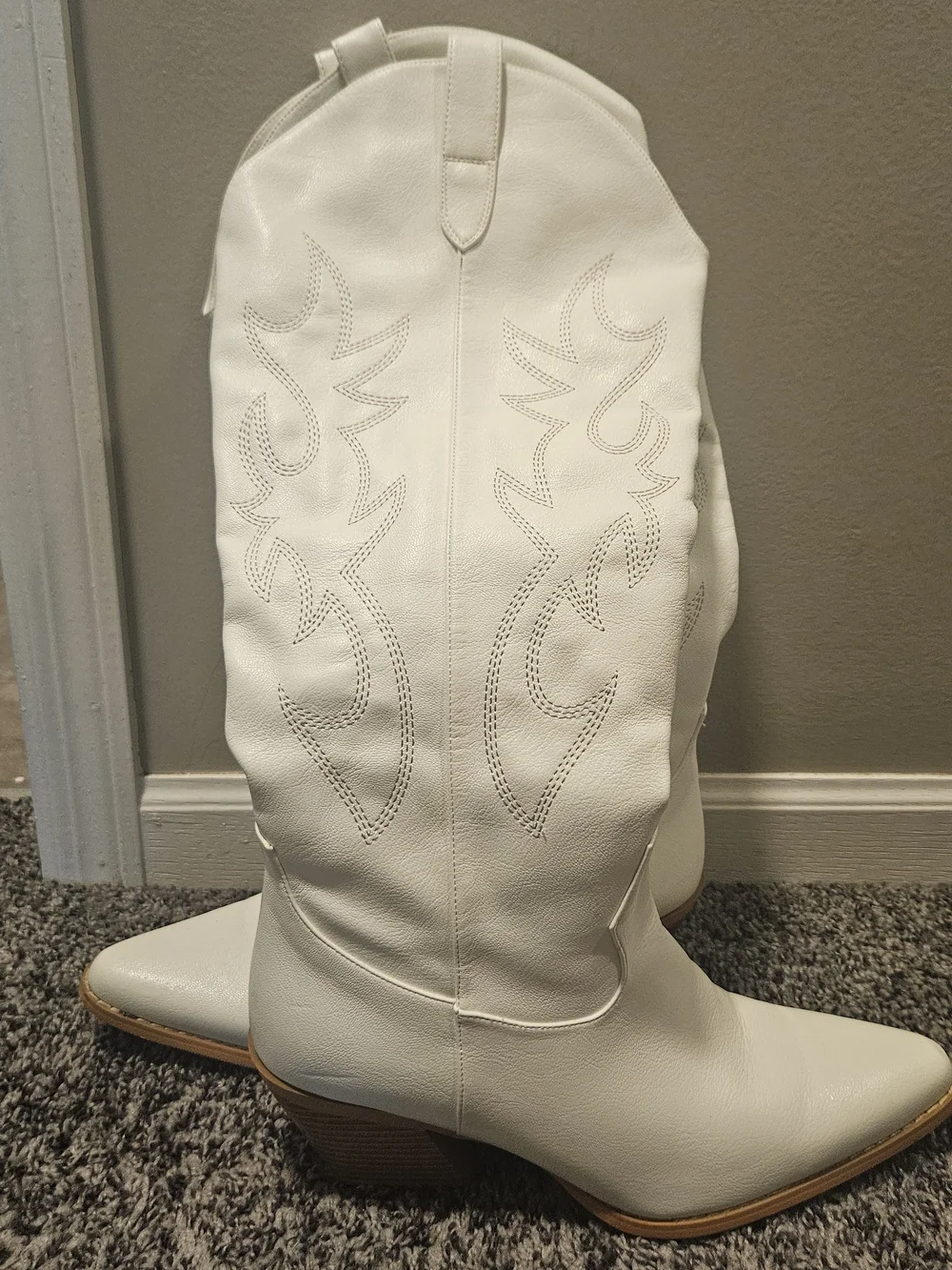 Women’s White Western Knee-High Boot - Classic Cowboy Style